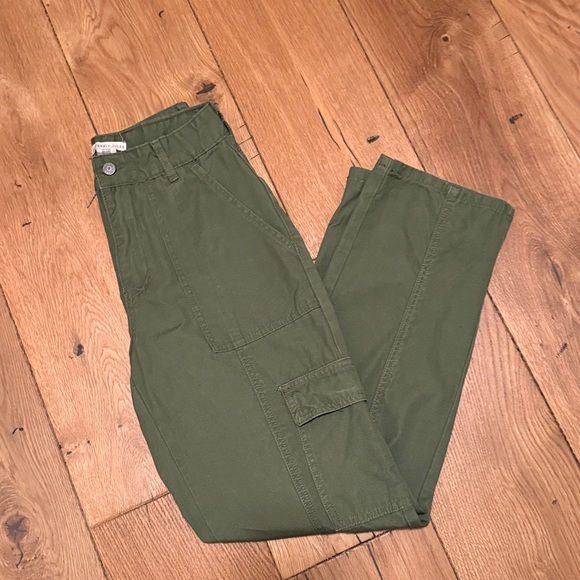 Sincerely Jules Olive green cargo pants, size 26 - Picture 3 of 5